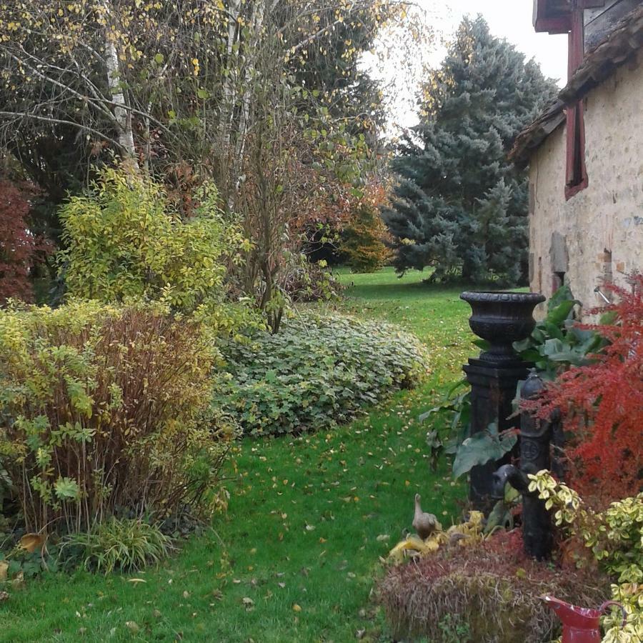 ホテル Les Ruettes Saint-Germain-sur-Sarthe エクステリア 写真